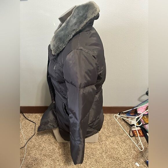 Michael Kors Women’s Medium Gray Puffer Parka with Faux Fur Collar - Picture 6 of 7